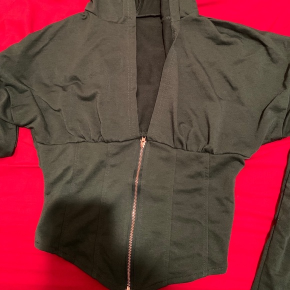 Green two piece - Picture 2 of 3